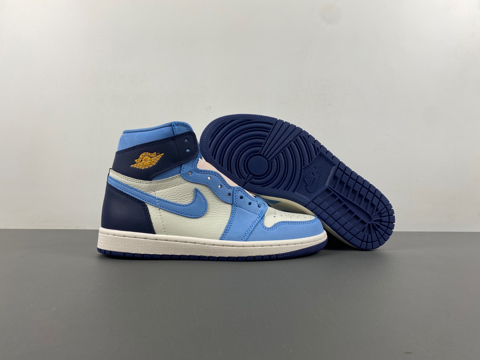 Air Jordan 1 High OG“First in Flight” FD2596-400