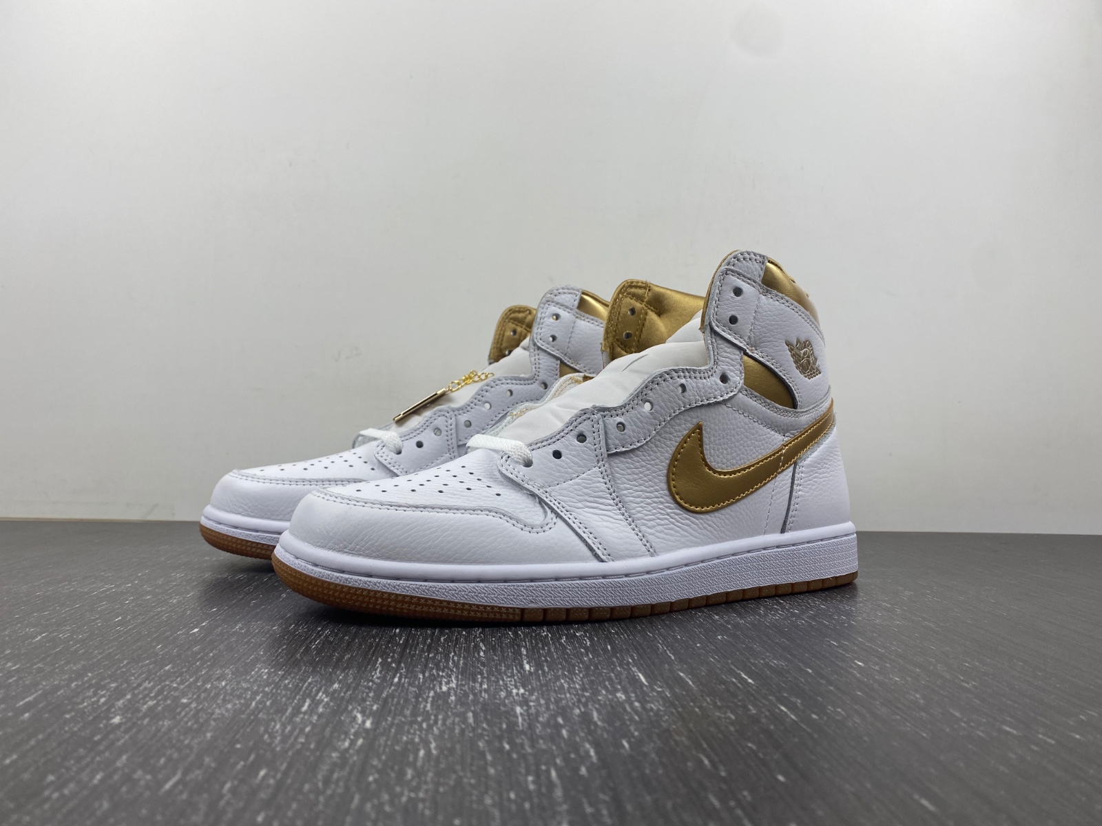 Jordan 1 Retro High OG Metallic Gold
