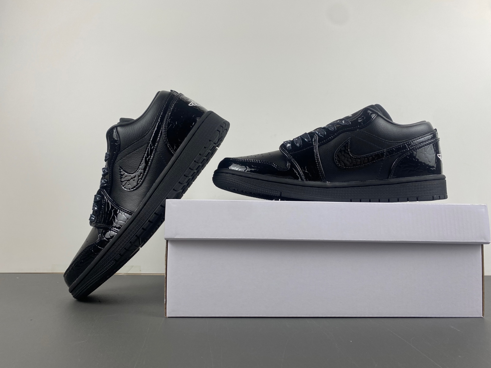 Air Jordan 1 Low  'Black Croc' HJ7743-010