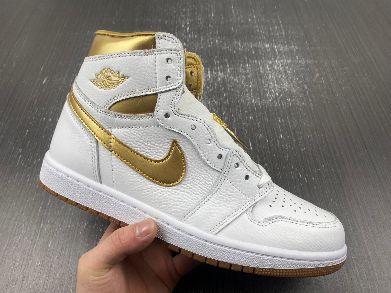 Jordan 1 Retro High OG Metallic Gold