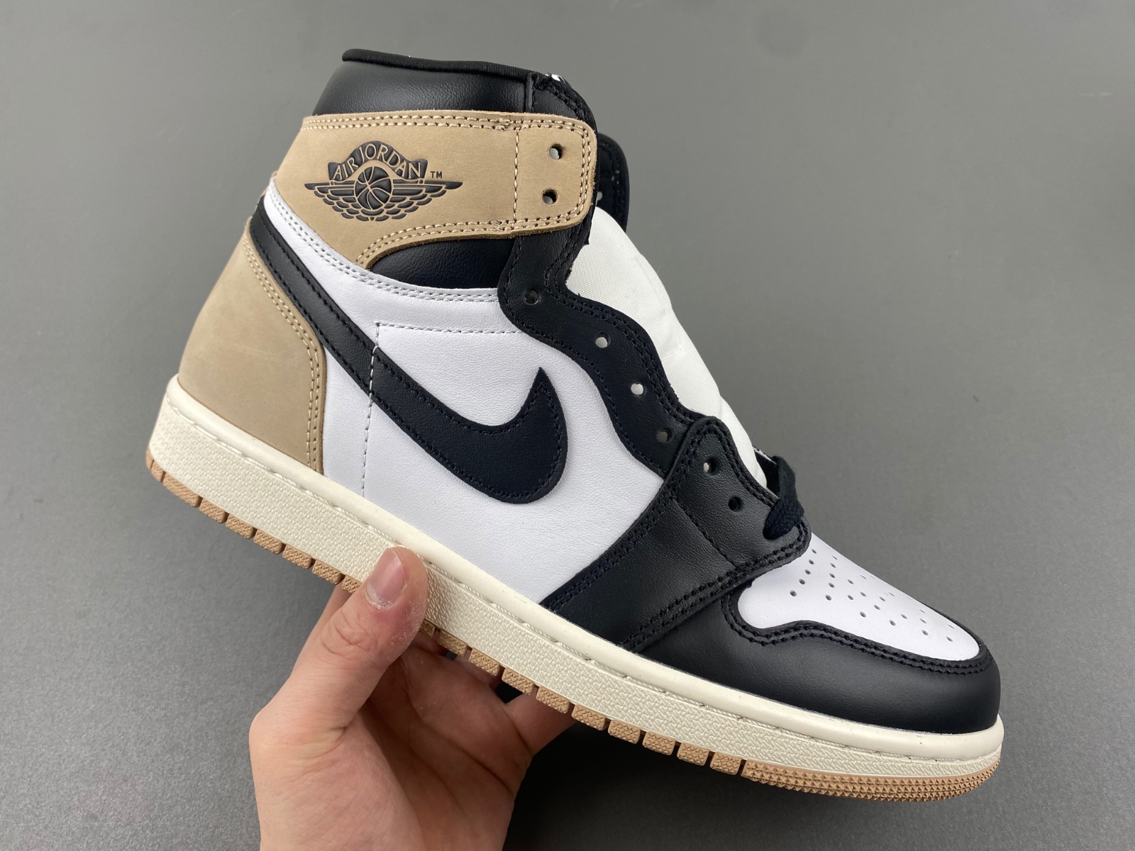 Air Jordan 1 High OG “Latte”