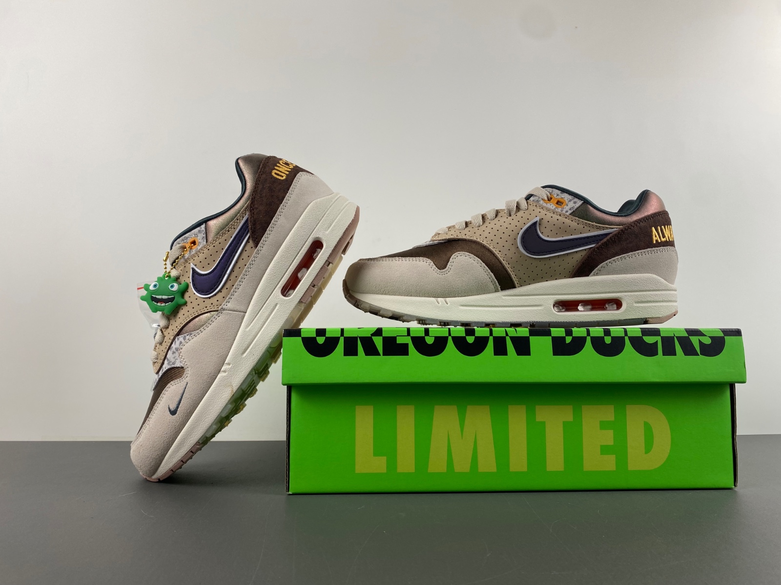 Nike Air Max 1 '87 Premium University of Oregon PE  HQ2640-200