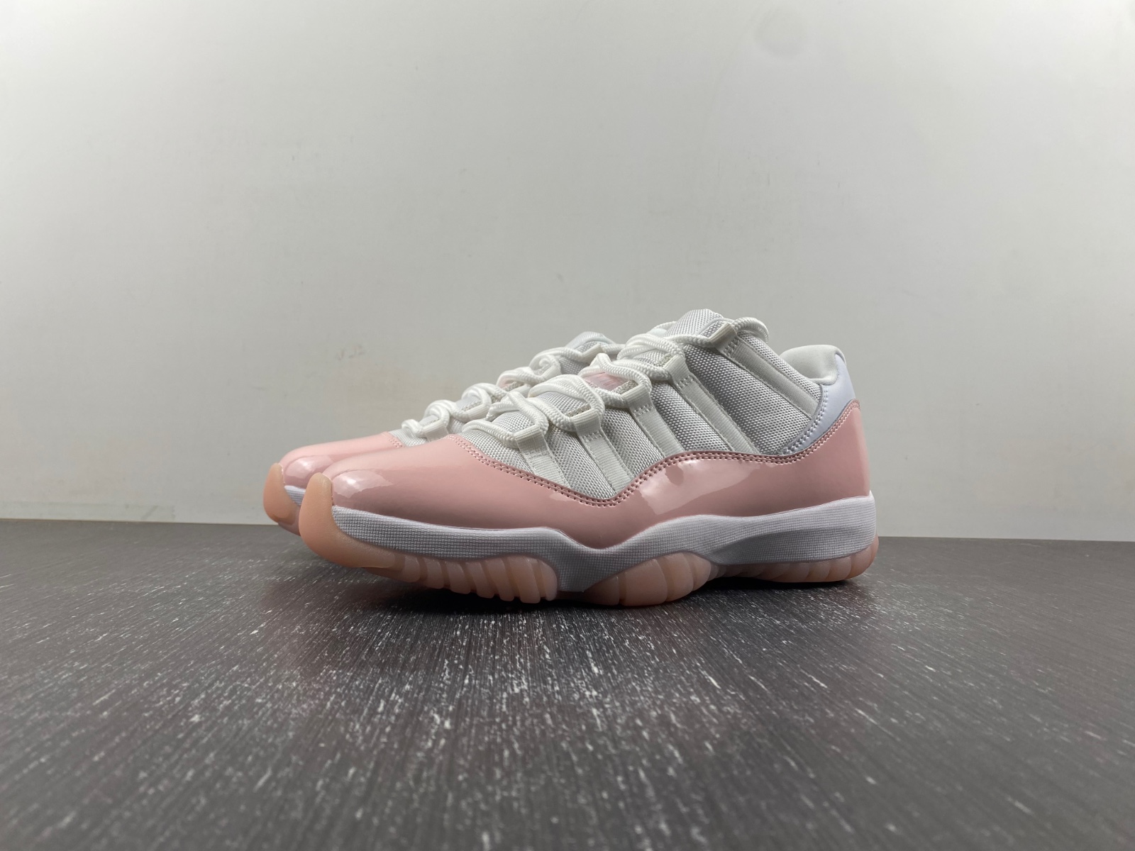 Air Jordan 11 Low WMNS “Legend Pink”
