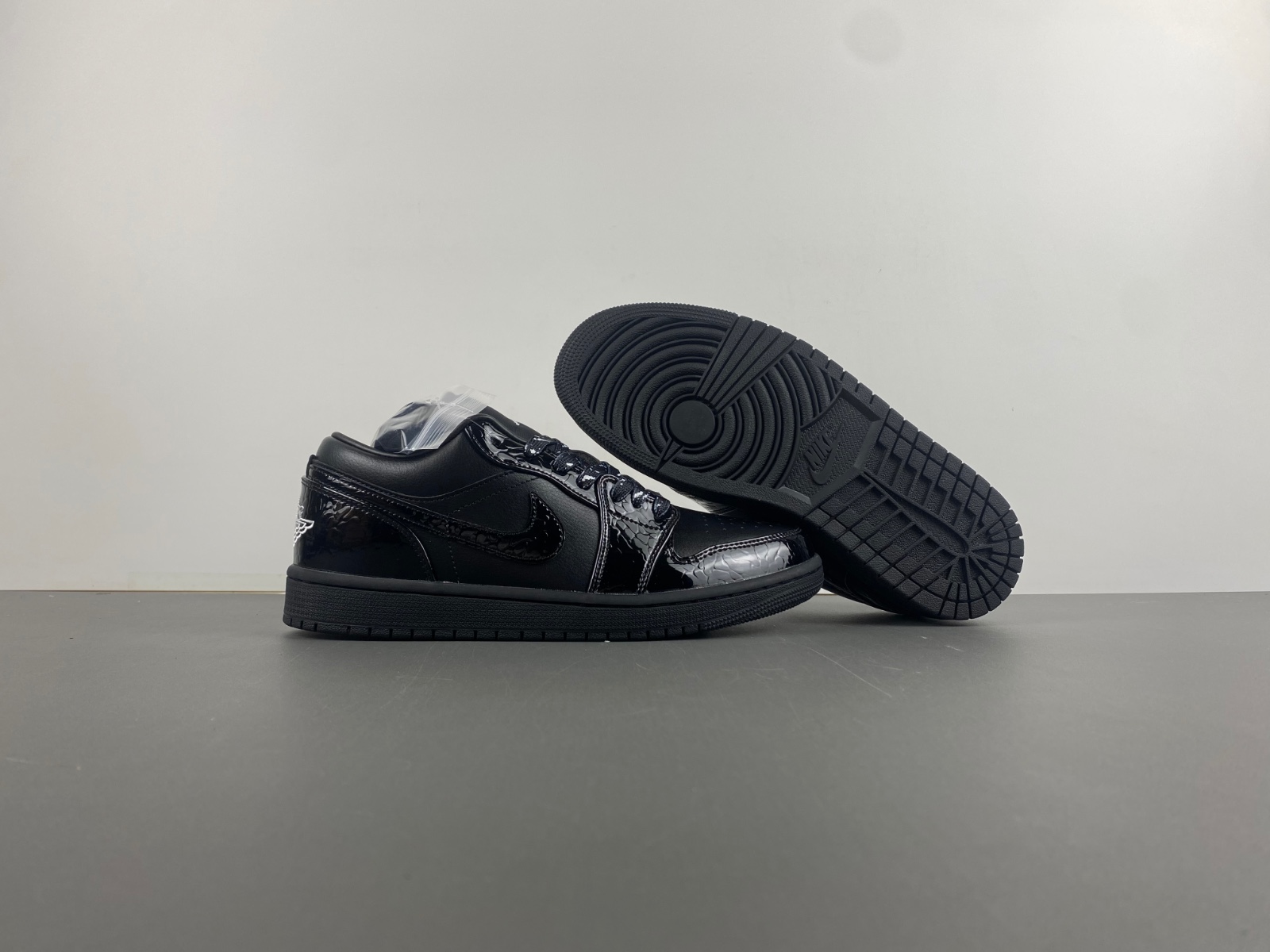 Air Jordan 1 Low  'Black Croc' HJ7743-010