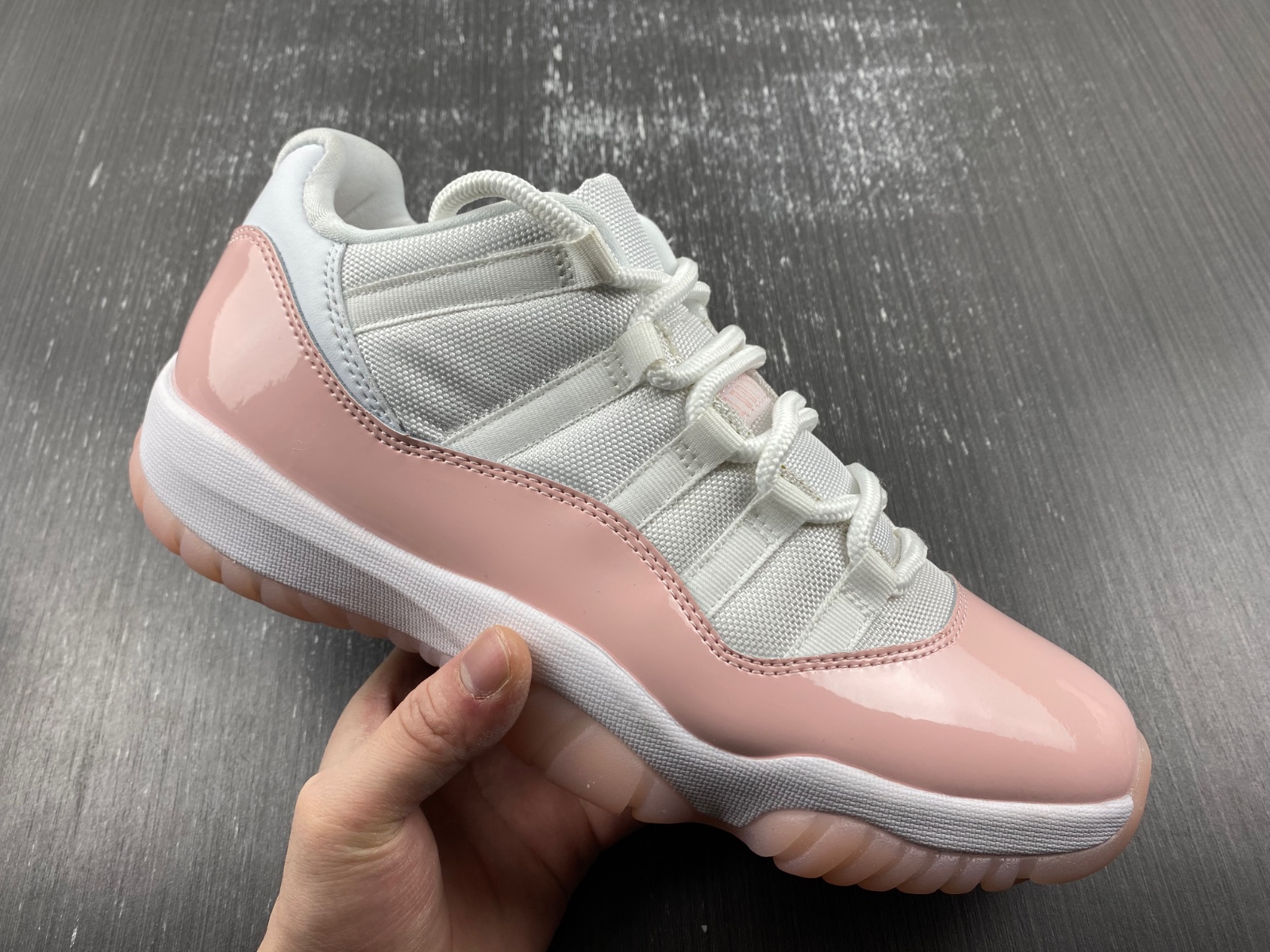 Air Jordan 11 Low WMNS “Legend Pink”