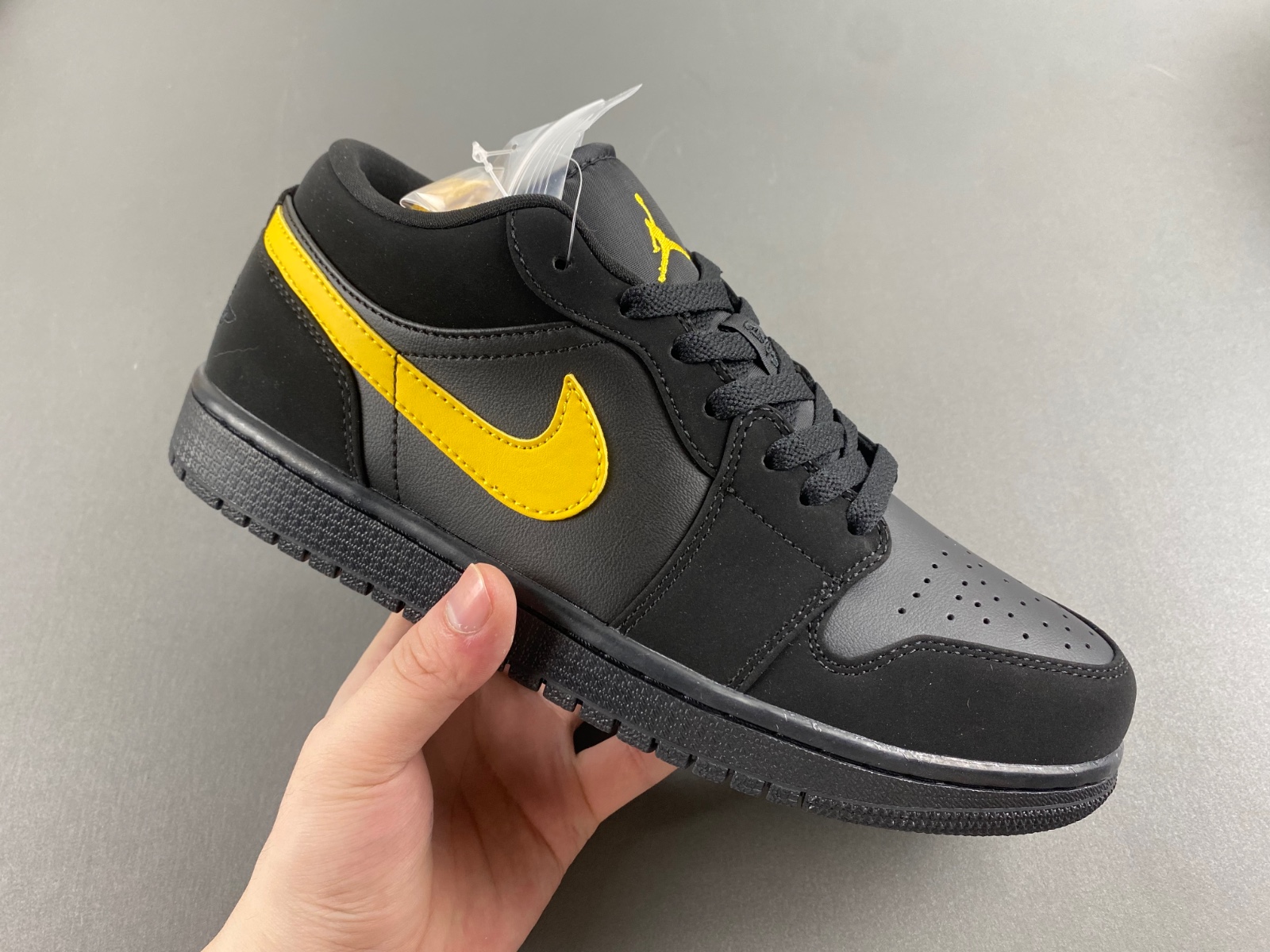 Air Jordan 1 Low 'Black University Gold' 553558-071