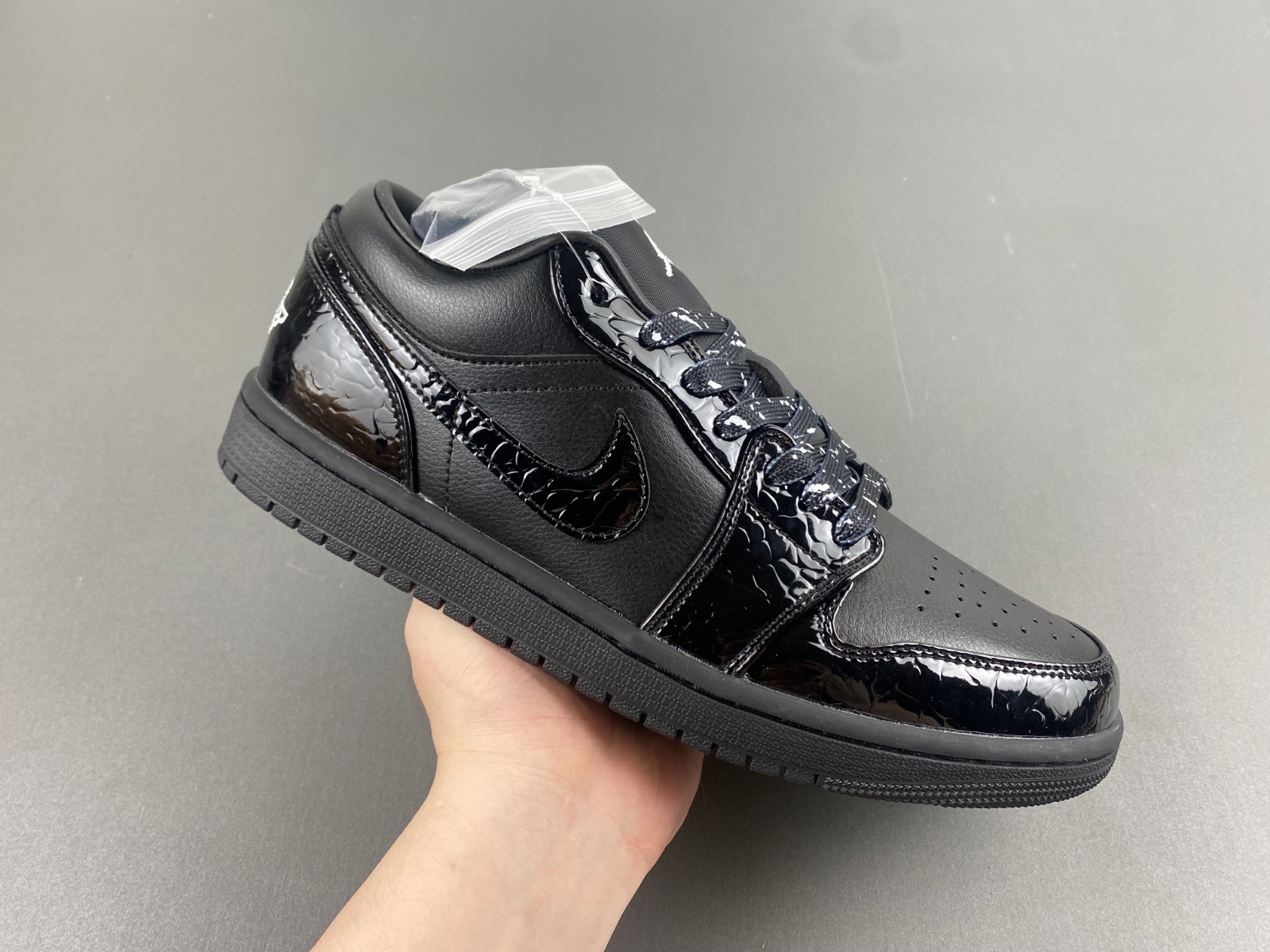 Air Jordan 1 Low  'Black Croc' HJ7743-010