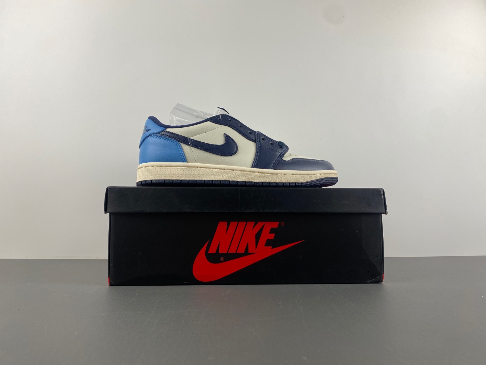 Air Jordan 1 Low OG “Obsidian” (UNC) CZ0790-400