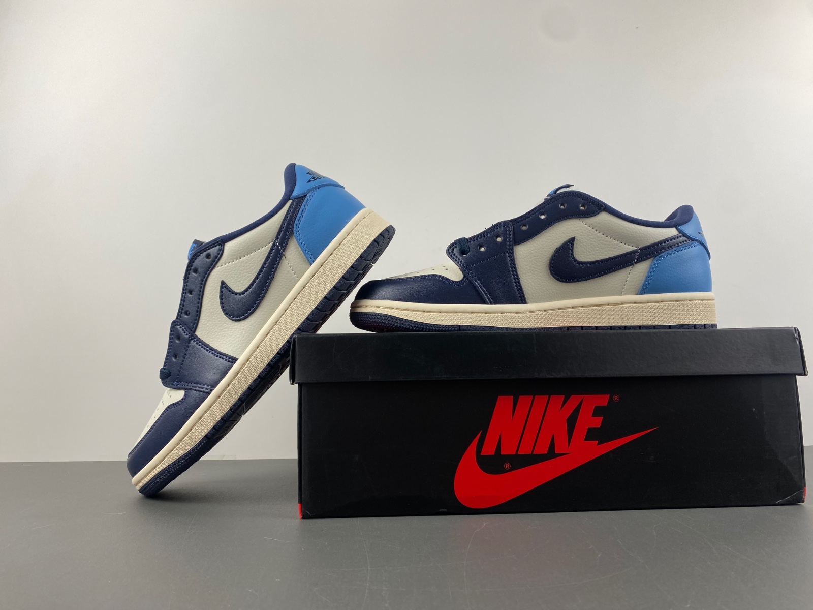 Air Jordan 1 Low OG “Obsidian” (UNC) CZ0790-400