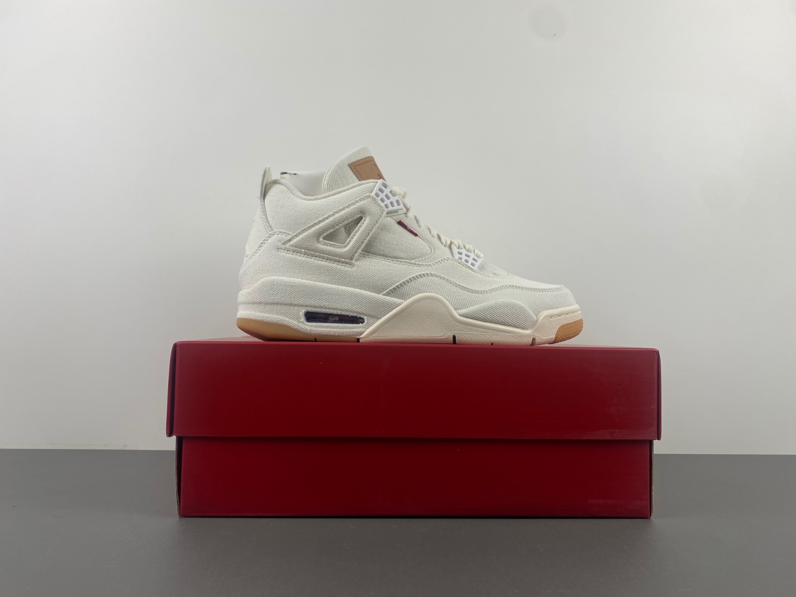 Levis x air jordan 4 white denim AO2571-100