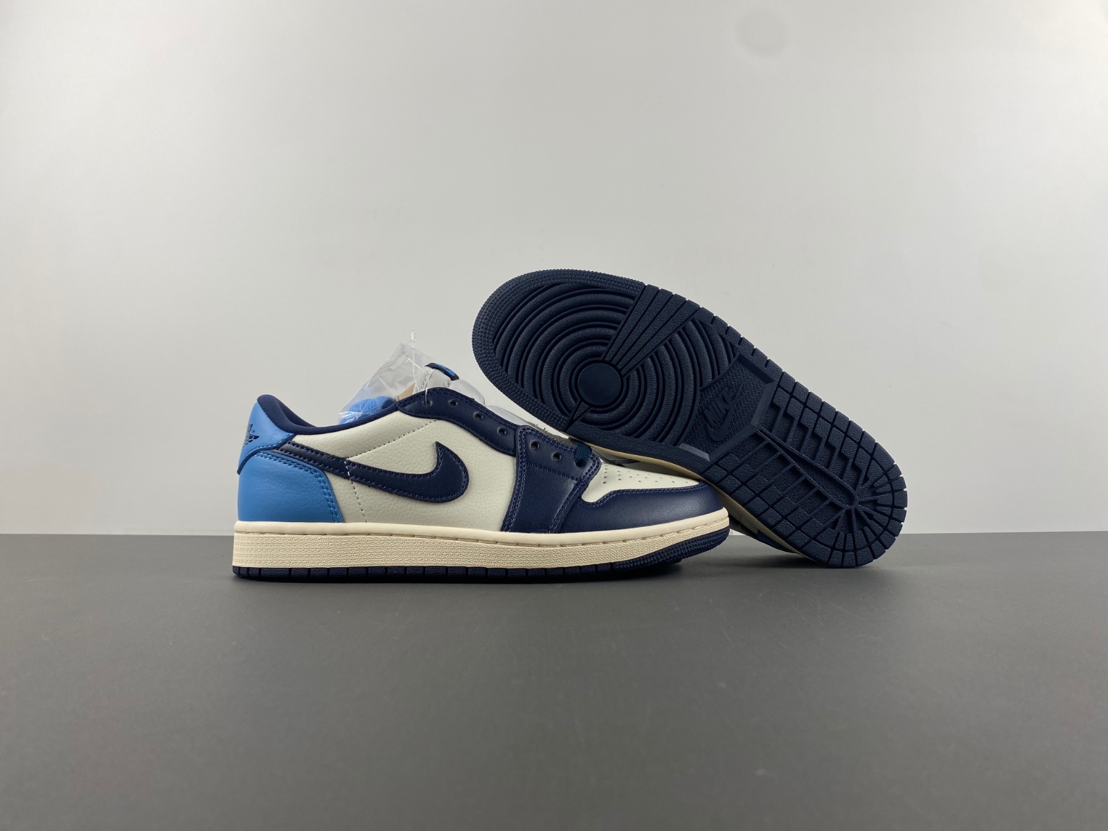 Air Jordan 1 Low OG “Obsidian” (UNC) CZ0790-400