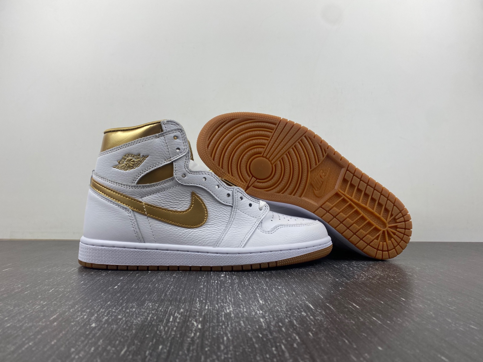 Jordan 1 Retro High OG Metallic Gold