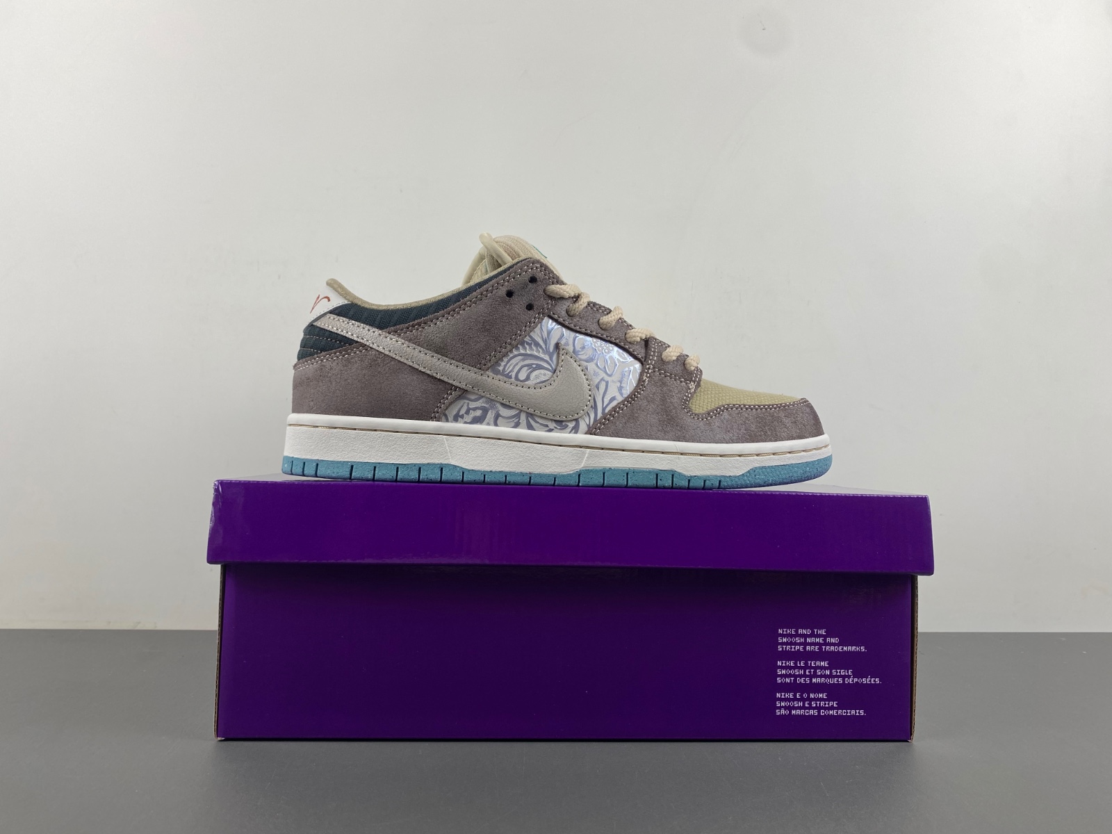 Nike SB Dunk Low “Big Money Savings” FZ3129-200