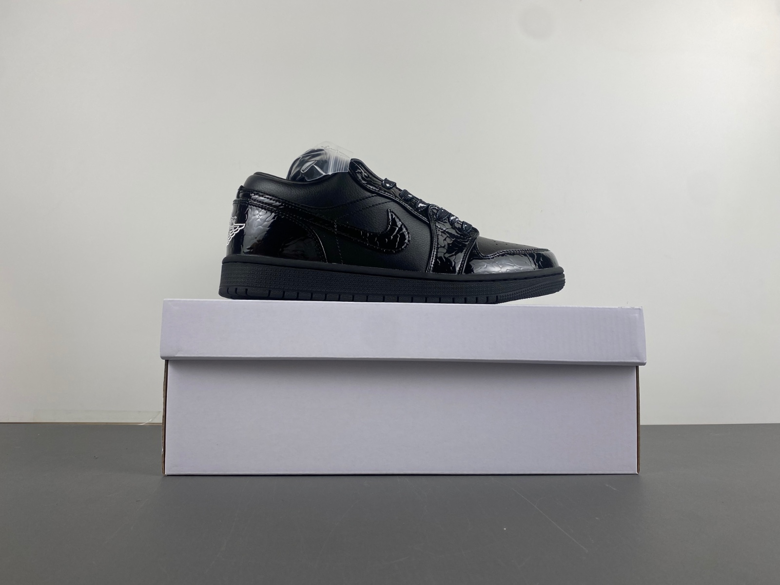 Air Jordan 1 Low  'Black Croc' HJ7743-010