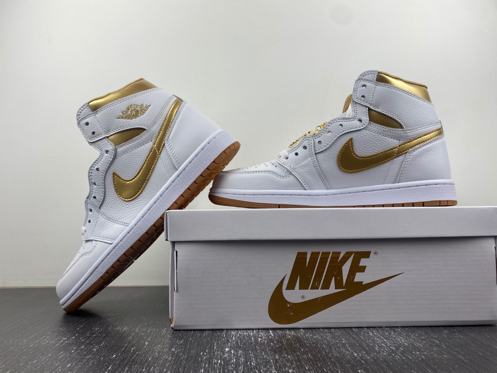 Jordan 1 Retro High OG Metallic Gold