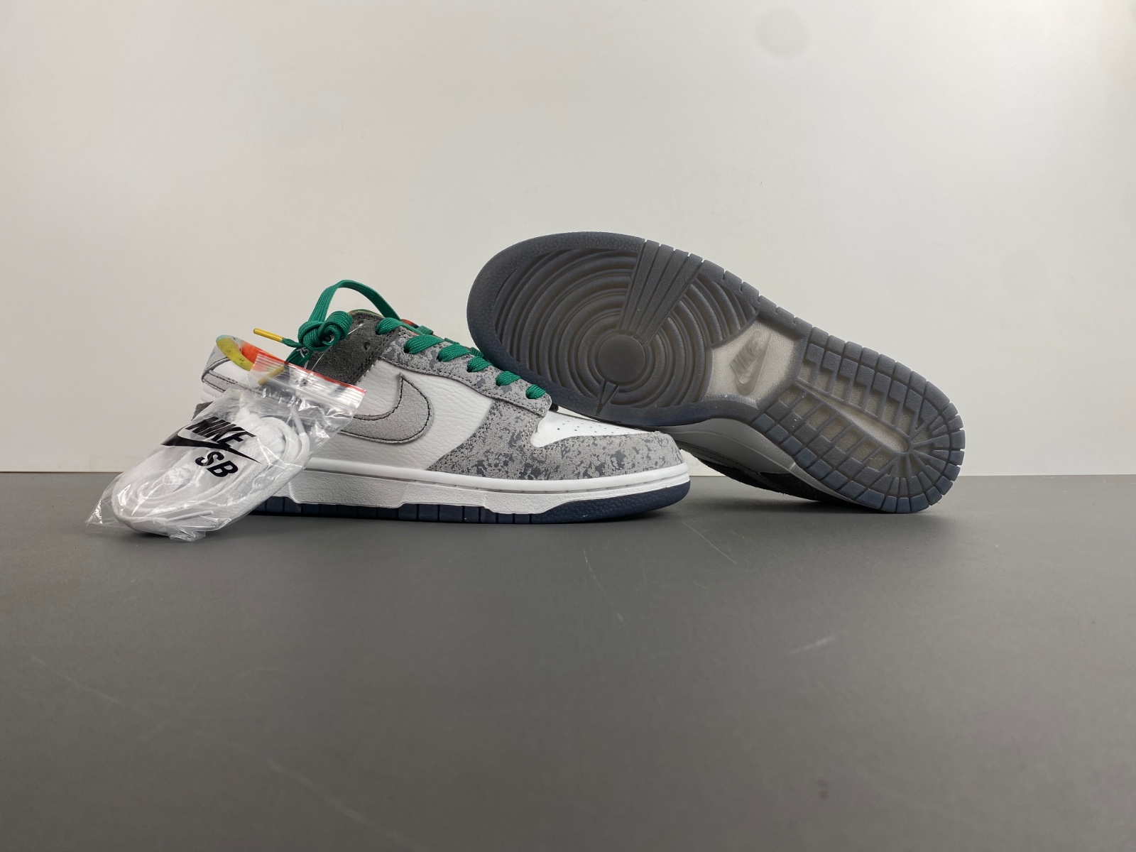 Nike Dunk Low Premium 'Philly'  HF4840-068