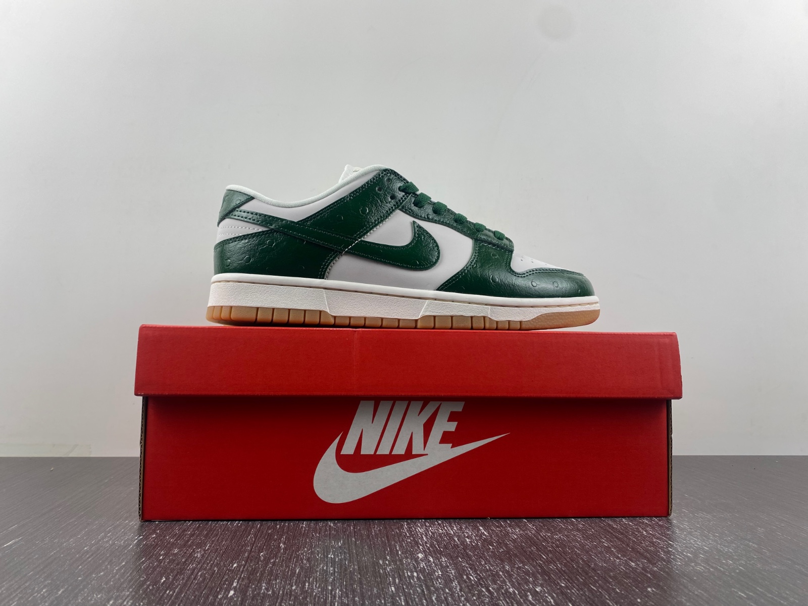 Nike Dunk Low LX “Gorge Green”