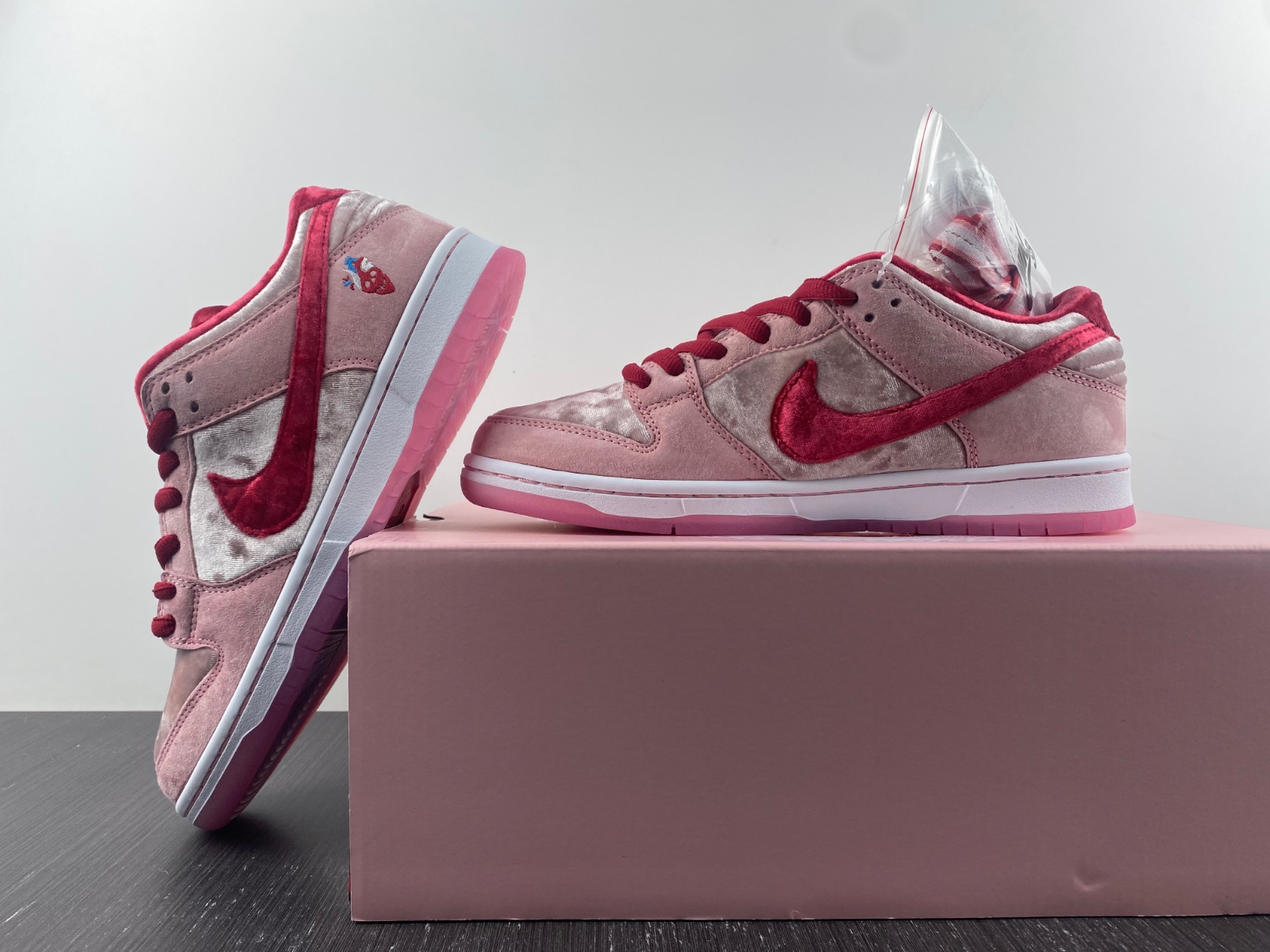 Nike SB Dunk Low StrangeLove  CT2552-800