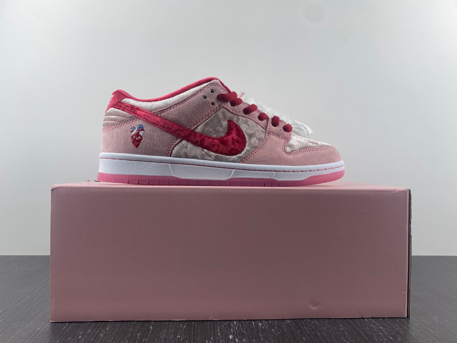 Nike SB Dunk Low StrangeLove  CT2552-800