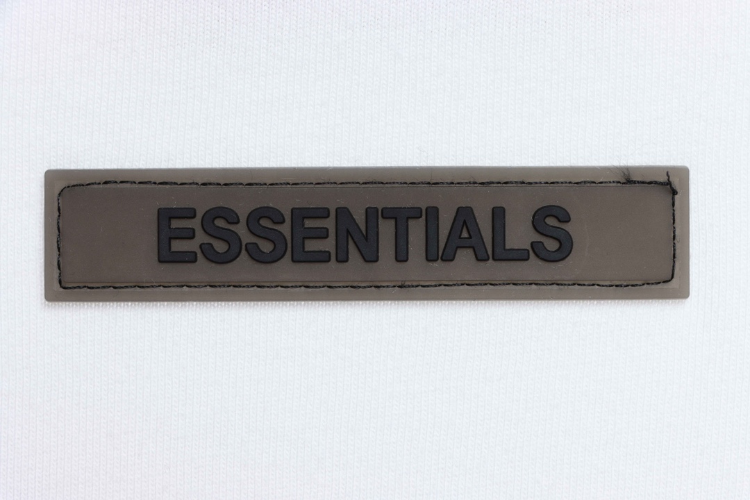 Essentials back silicone letter short sleeve