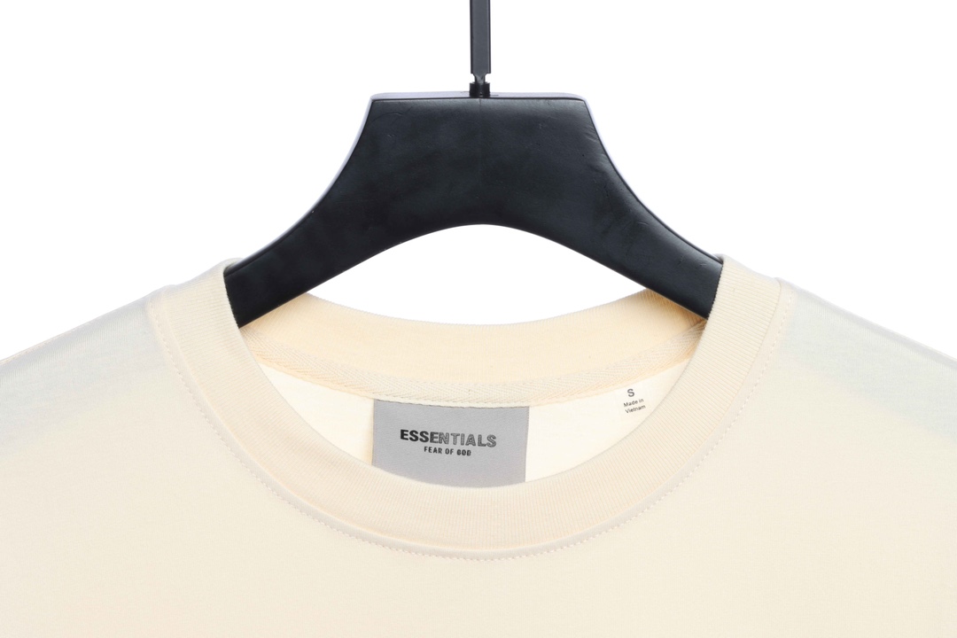 Essentials back silicone letter short sleeve