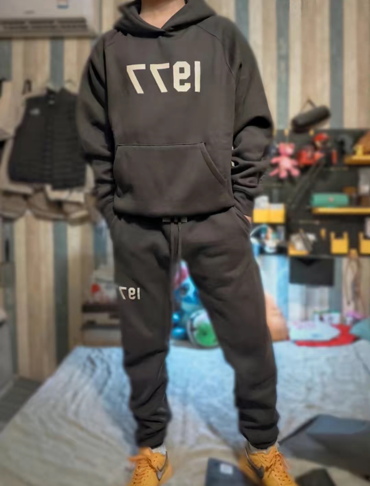 Ess3nt1als F0G  1977 flocking fleece hoodie