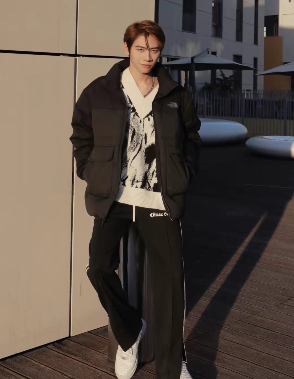 The North Face Splicing Contrast Color Large Pocket Functional Down Jacket