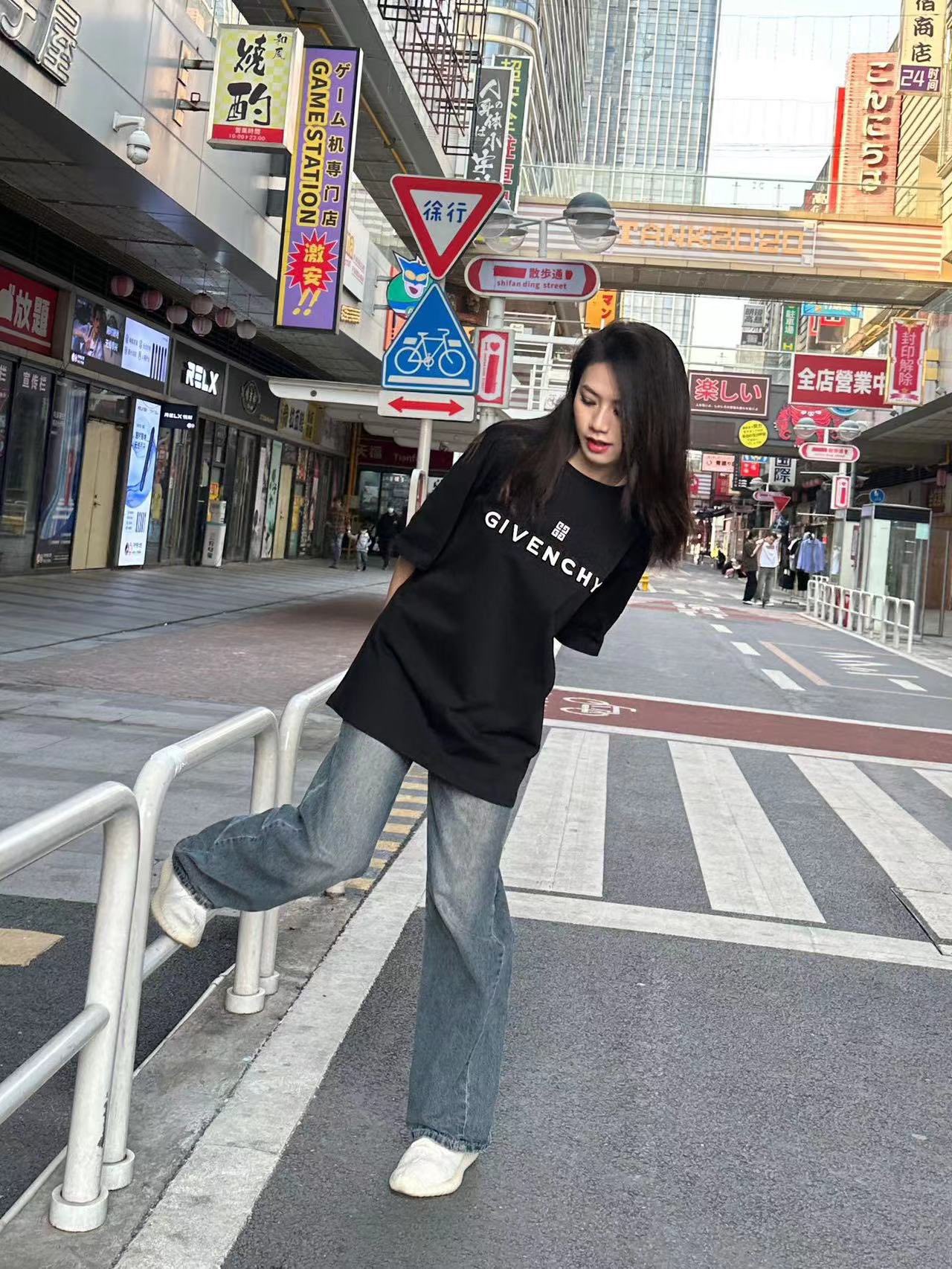 G5C 23SS Chest Flocked Logo Short Sleeve T-Shirt