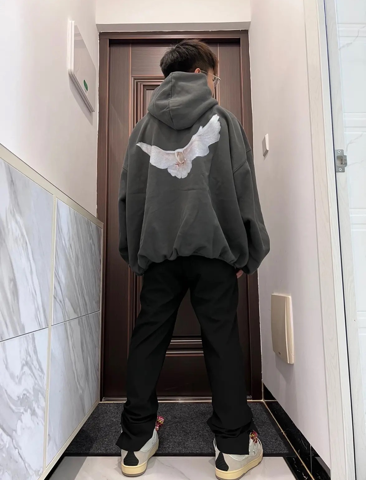 BA1ENC1AGAxGAPxYEEZY Tripartite Peace Dove Hoodie