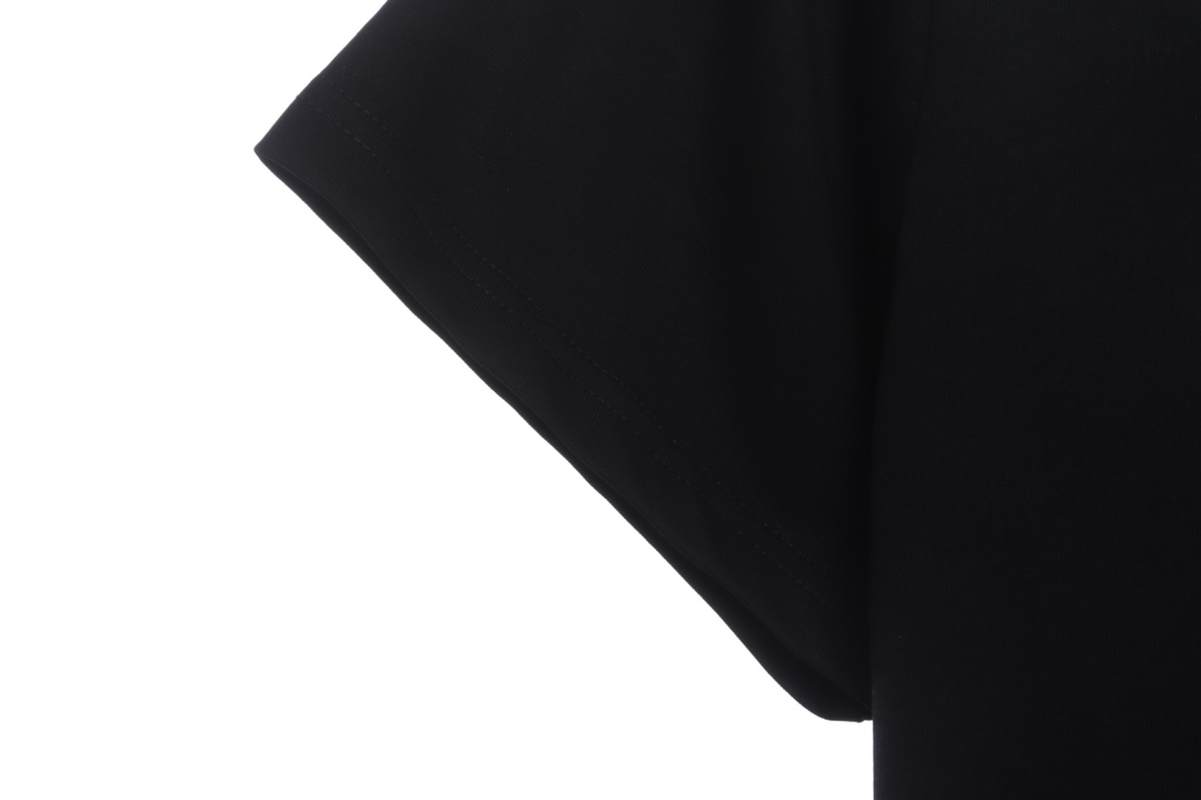 DREW washing to make old smiling faces and short sleeves