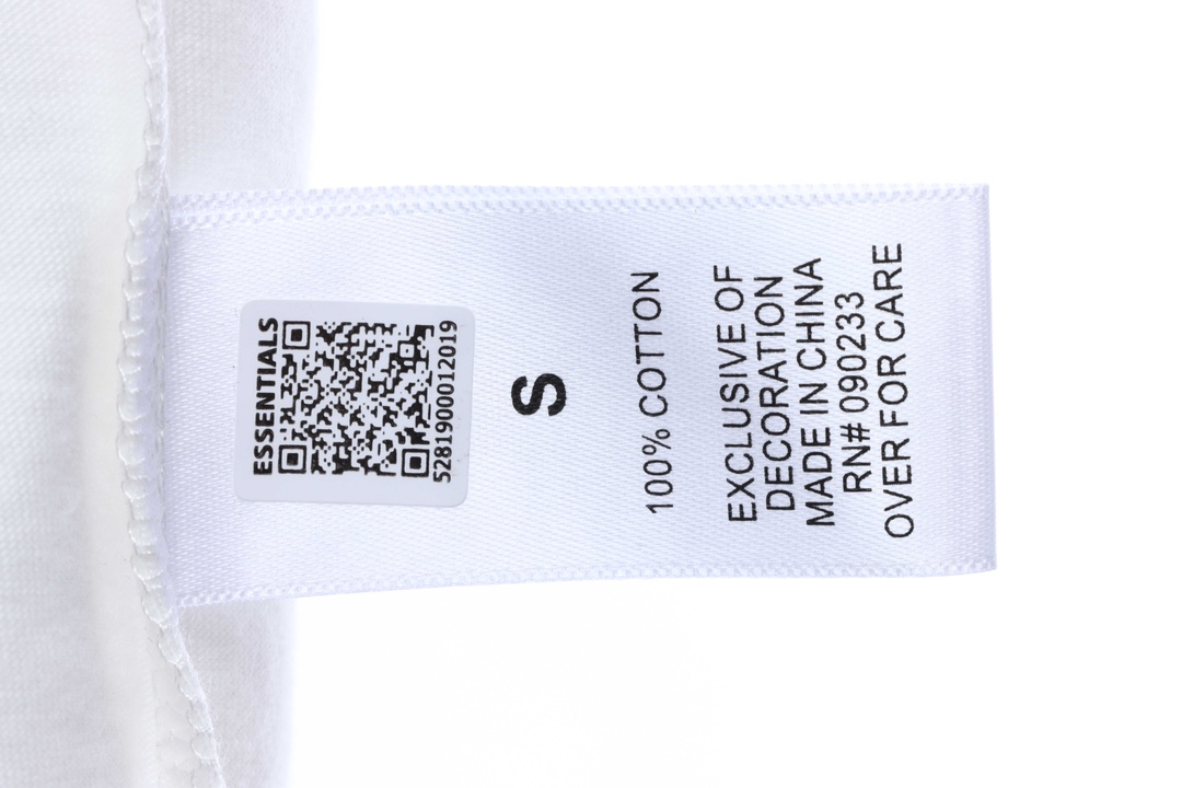 Essentials back silicone letter short sleeve