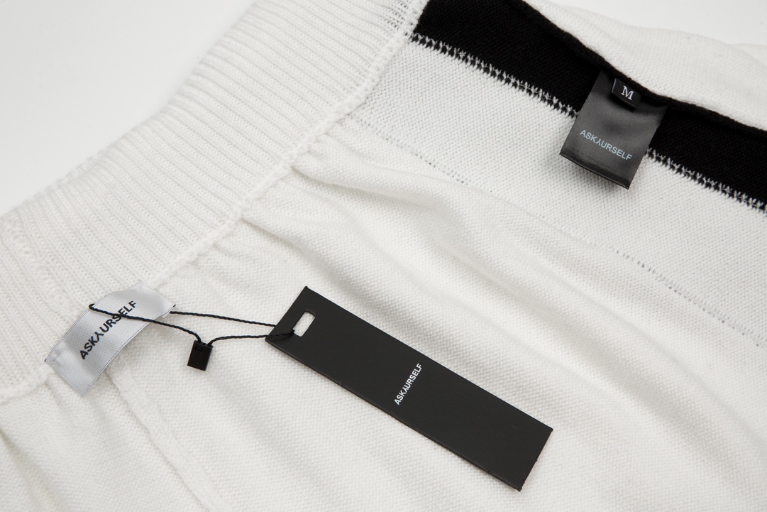 Letter A black and white striped knitted shorts