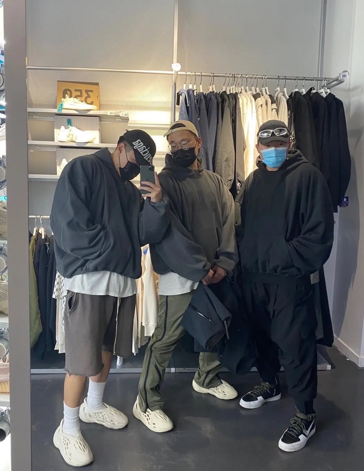 BA1ENC1AGAxGAPxYEEZY Tripartite Peace Dove Hoodie