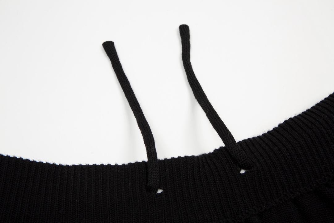 Letter A black and white striped knitted shorts