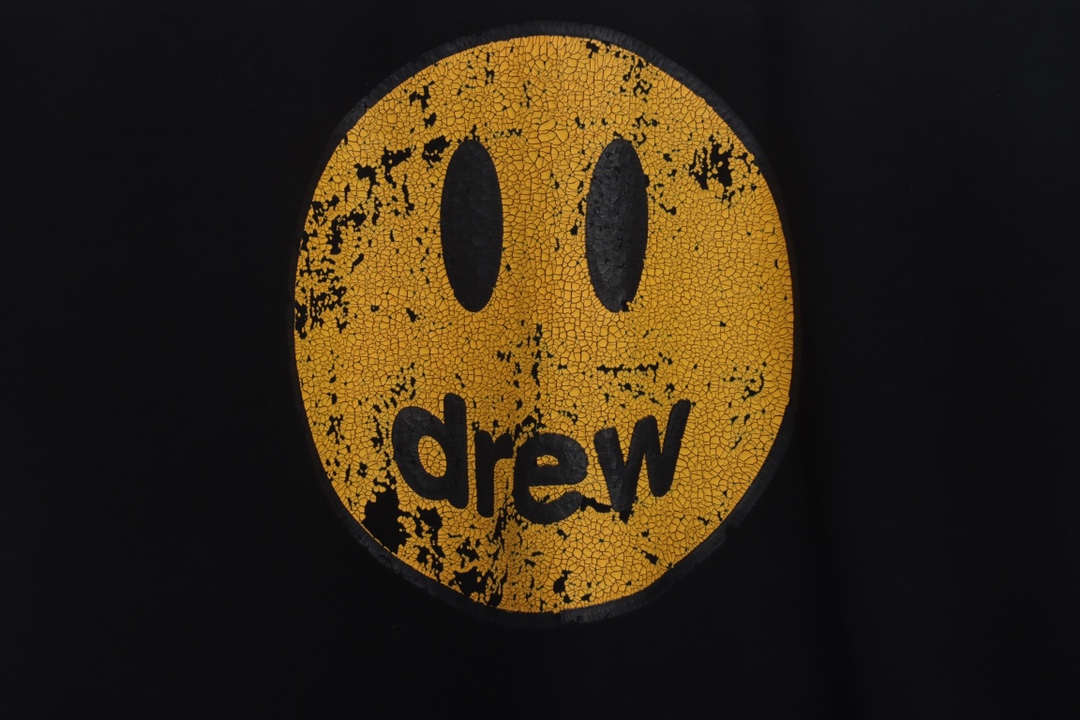 DREW washing to make old smiling faces and short sleeves