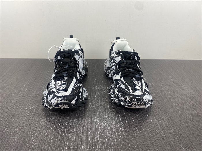 Balenciaga Track Graffiti Black White 542023 W3RRA 1090