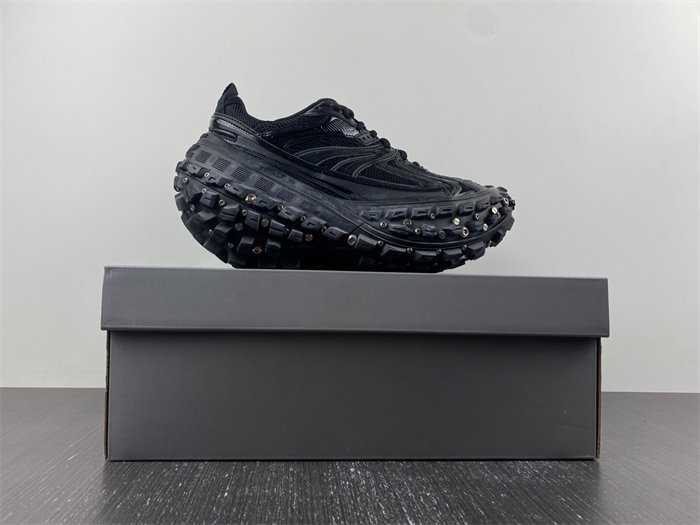 Balenciaga 685613 W2RAD 1081