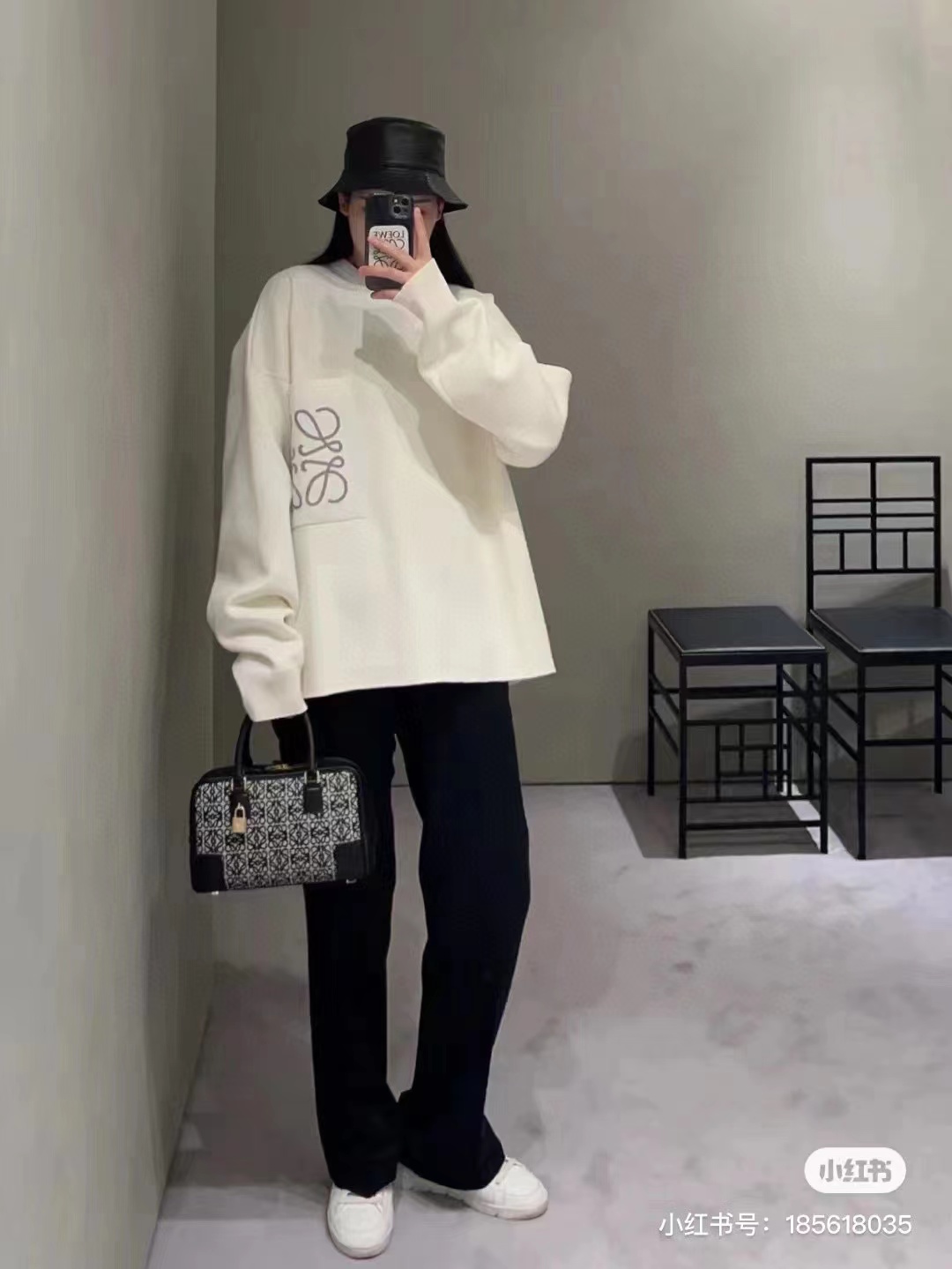 Loevve 22FW pocket four-leaf clover jacquard crew neck sweater