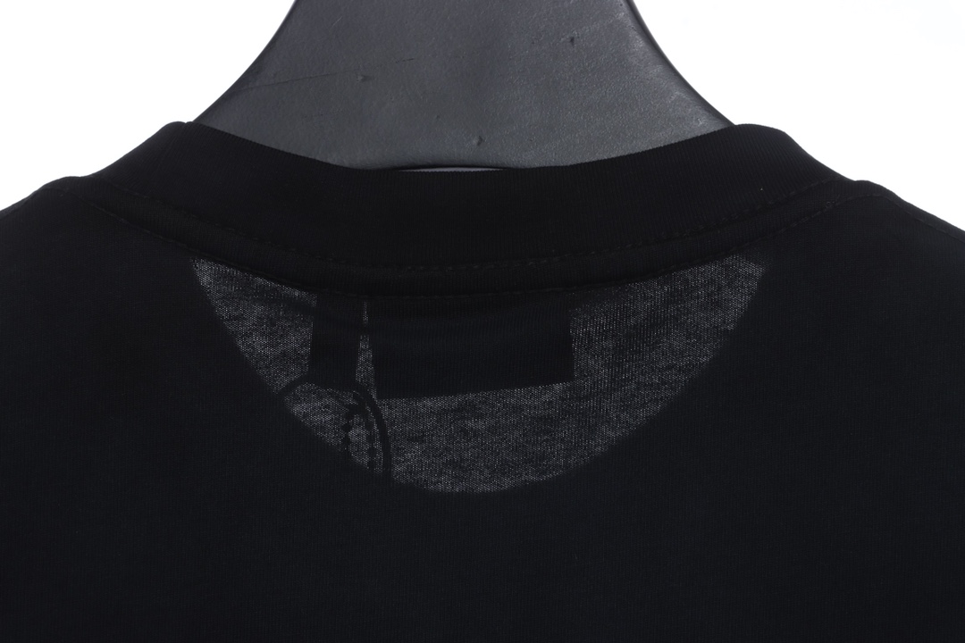 DREW washing to make old smiling faces and short sleeves