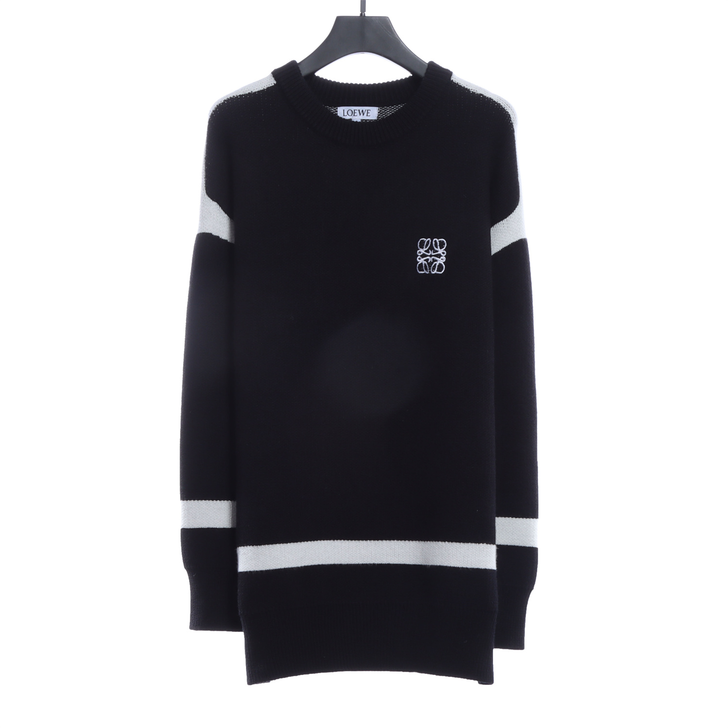 LOEVVE 22FW  Ribbon Embroidered Crew Neck Sweater