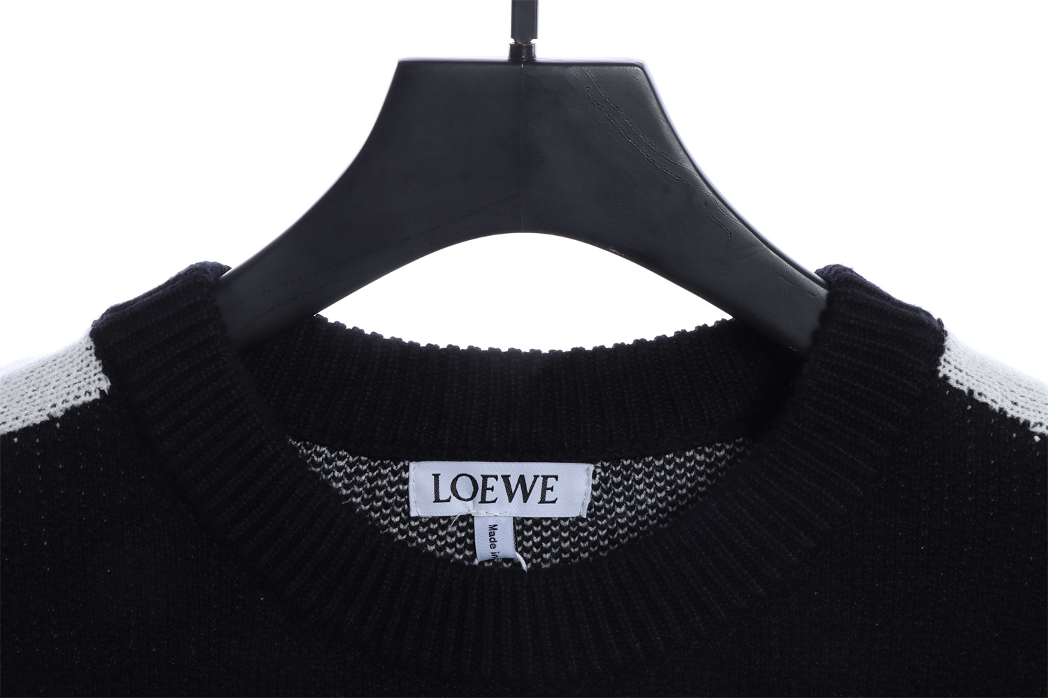 LOEVVE 22FW  Ribbon Embroidered Crew Neck Sweater