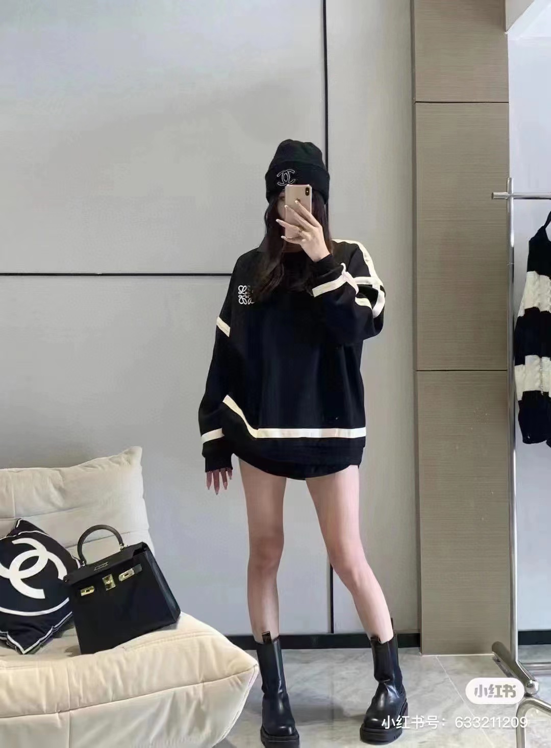 LOEVVE 22FW  Ribbon Embroidered Crew Neck Sweater