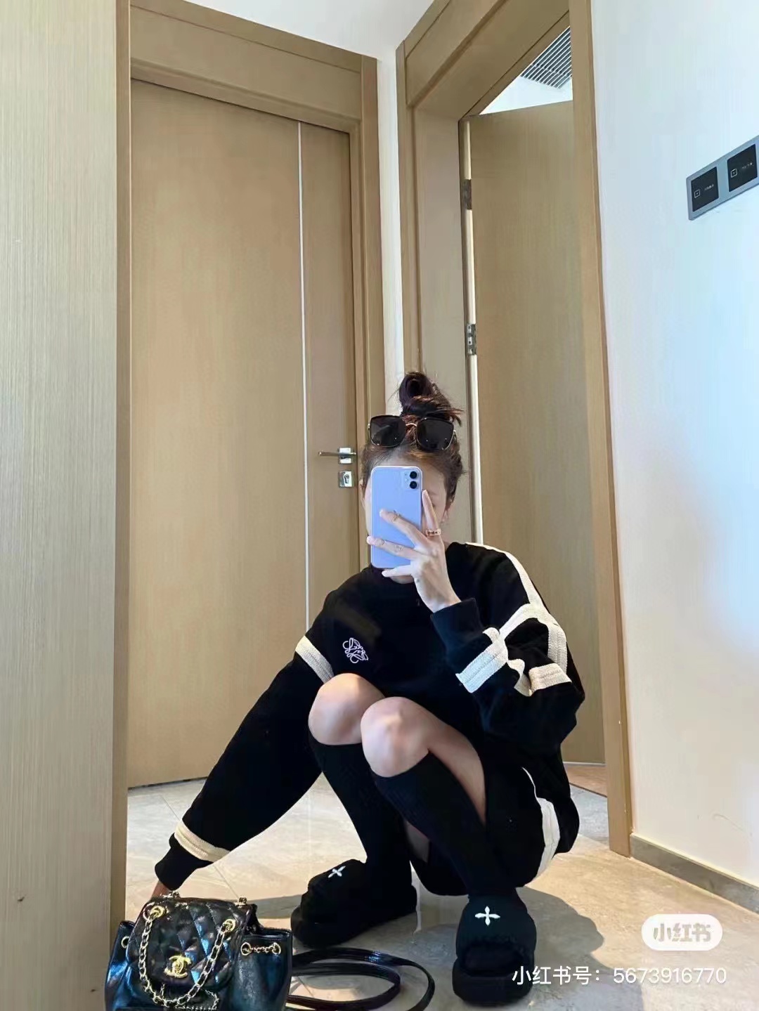 LOEVVE 22FW  Ribbon Embroidered Crew Neck Sweater