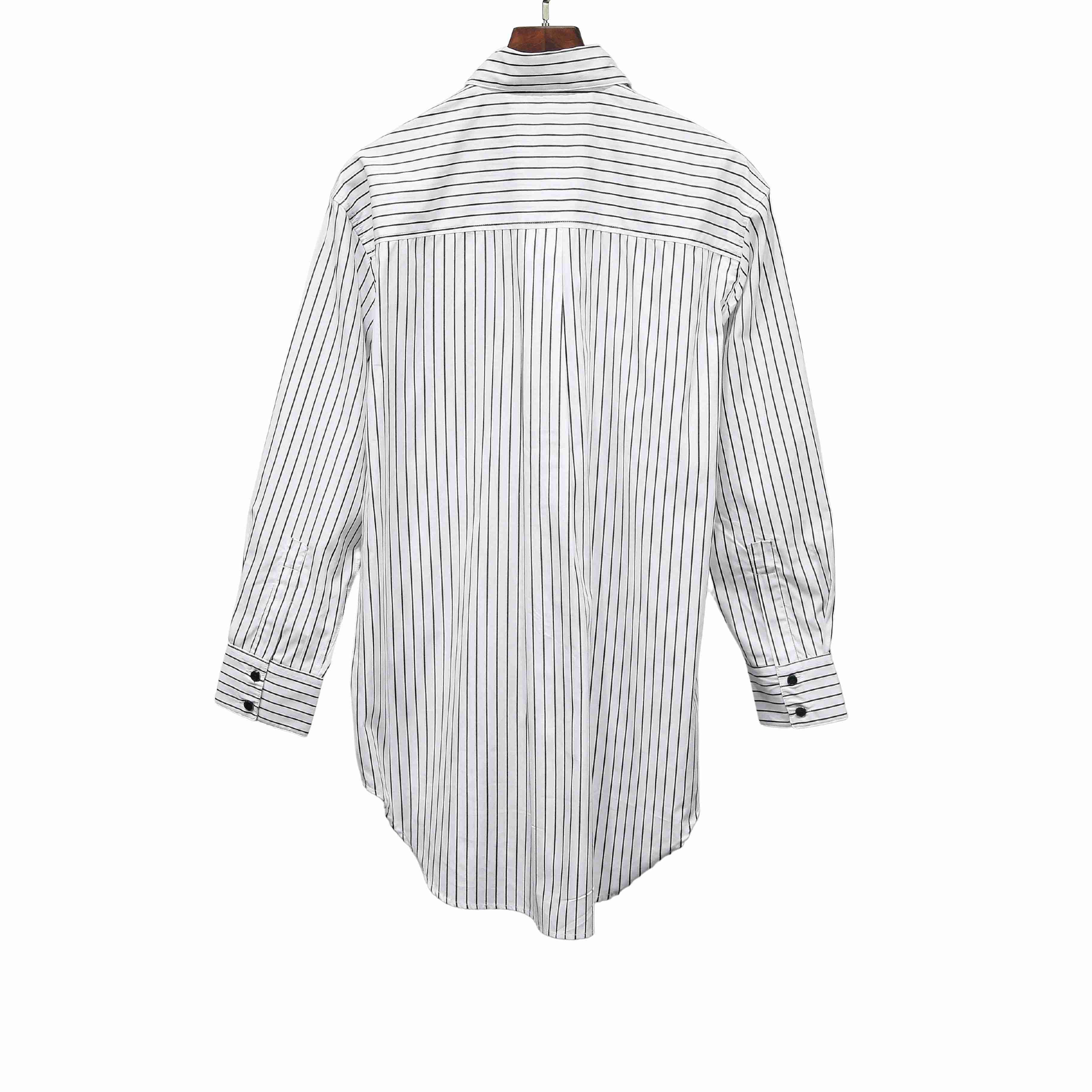 Mo&Co Joint Vertical Stripe Love Patch Shirt