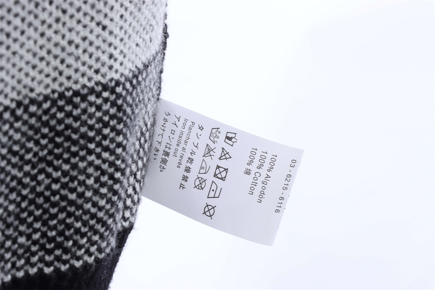 LOEVVE 22FW  Ribbon Embroidered Crew Neck Sweater