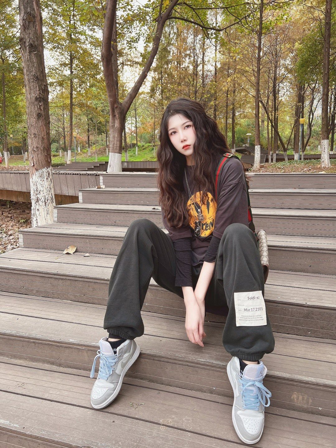 DREW washing to make old smiling faces and short sleeves