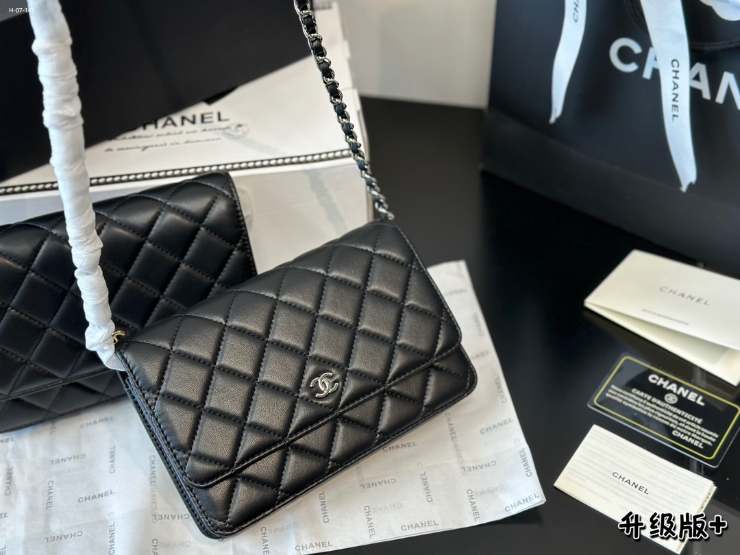 Chanel shoulder bag crossbody bag fashion chain bag