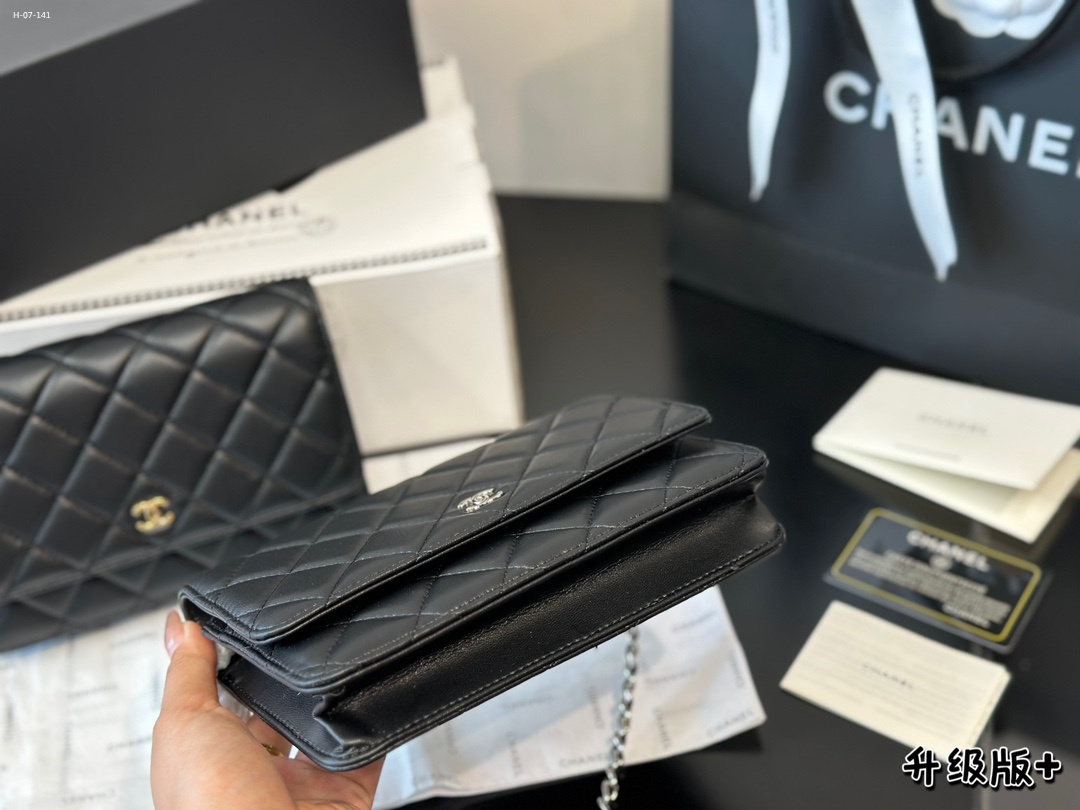 Chanel shoulder bag crossbody bag fashion chain bag