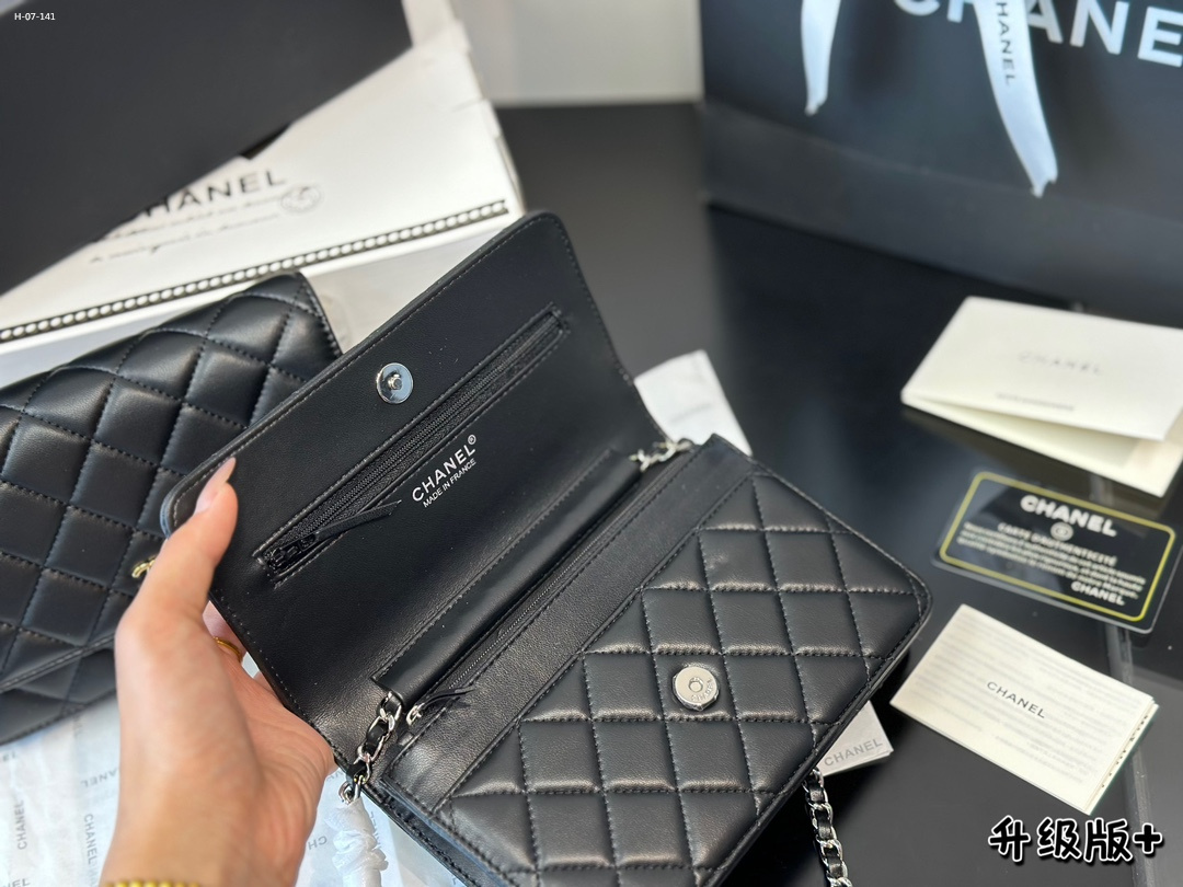 Chanel shoulder bag crossbody bag fashion chain bag