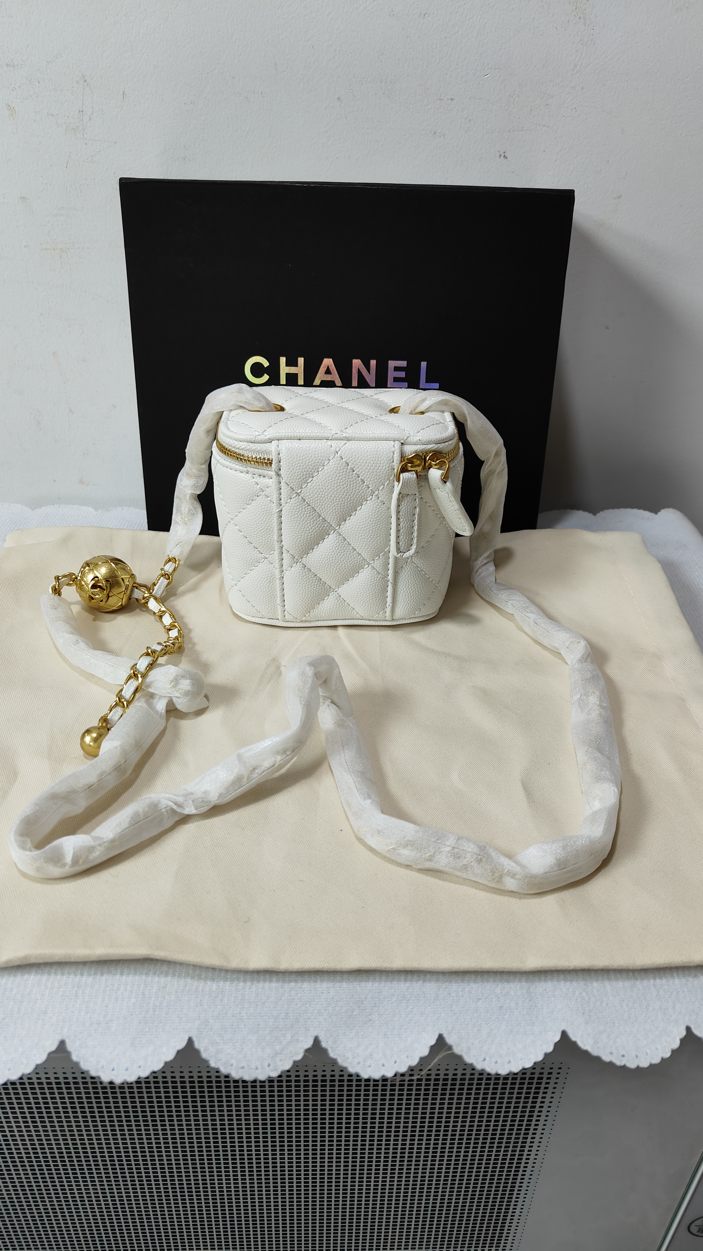 CHANEL white small bag